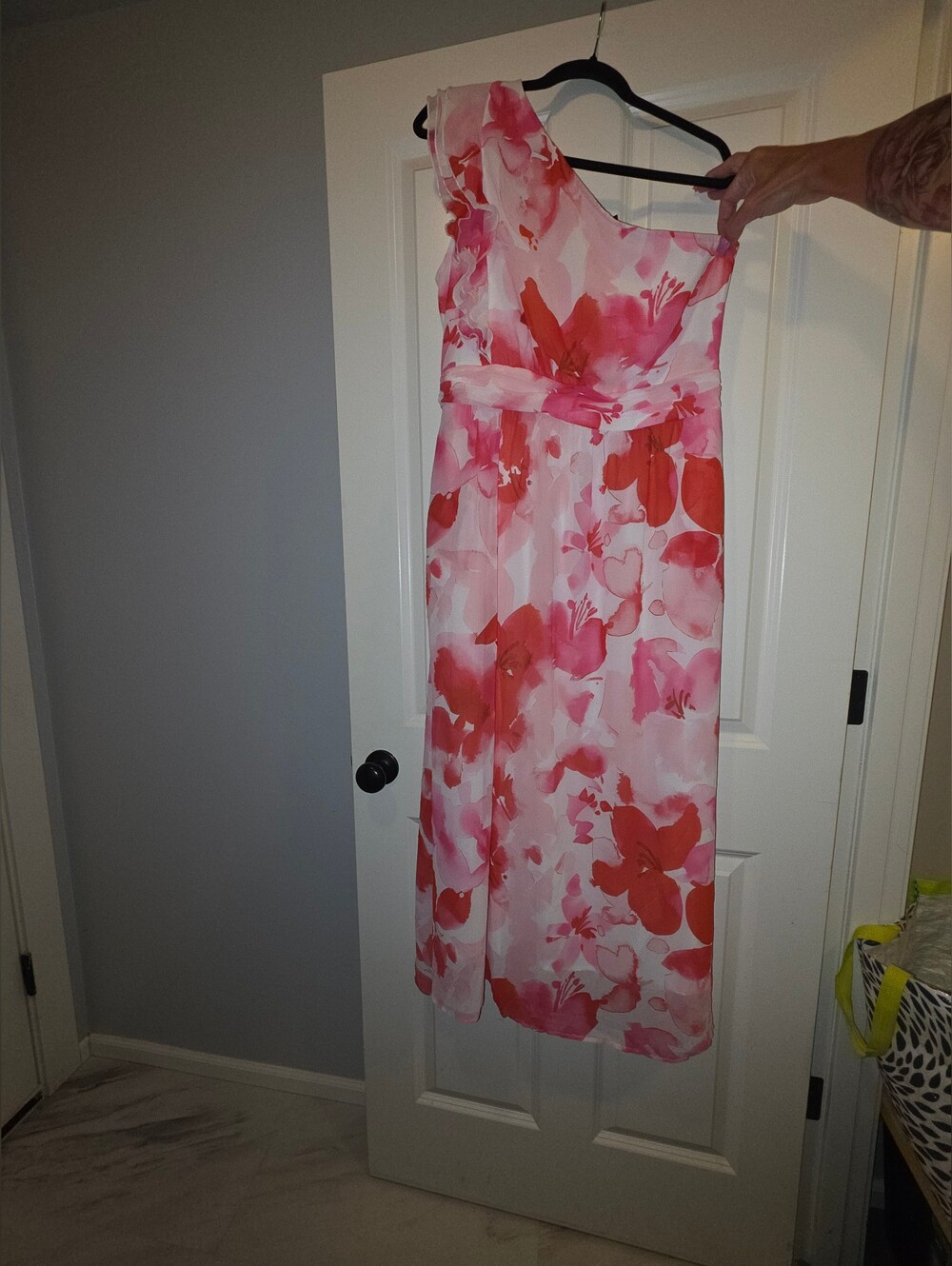 One-Shoulder Floral Tank Top in Pink and Coral